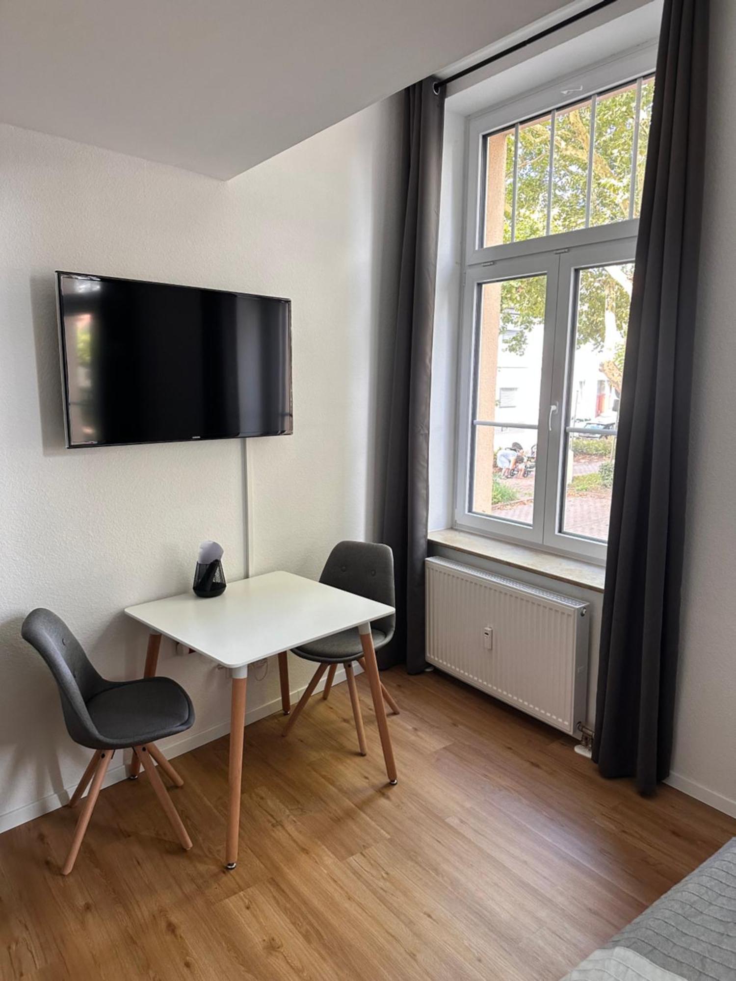 Zentrales Apartment Mit Parkplatz Hockenheim Esterno foto